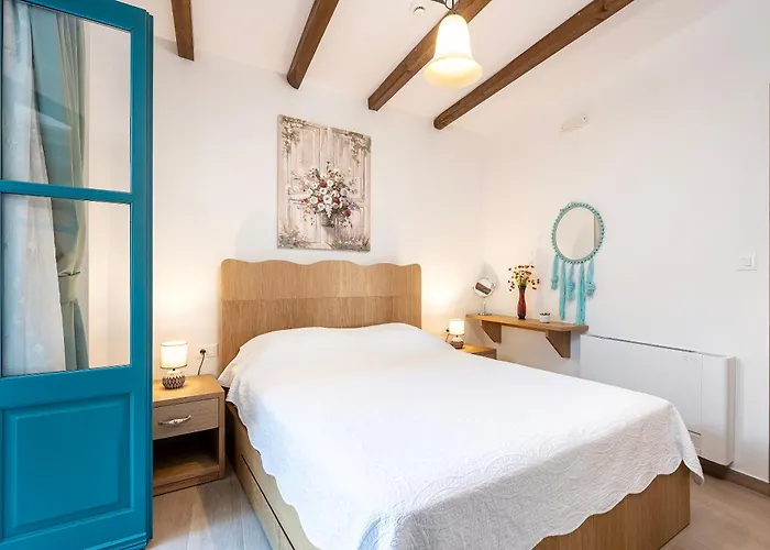 Archangel's Nest - Hug Daire